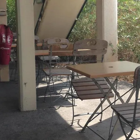 Hotel Premiere Classe De Provence